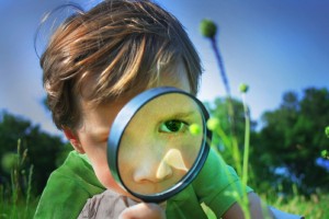 boy-with-magnifying-glass-29eyjol1