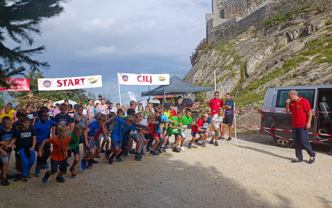 Naše učenke so šolske državne prvakinje v gorskem teku