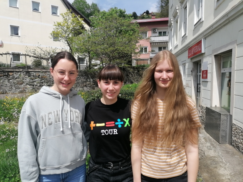 Naše učenke na Radiu Odmev